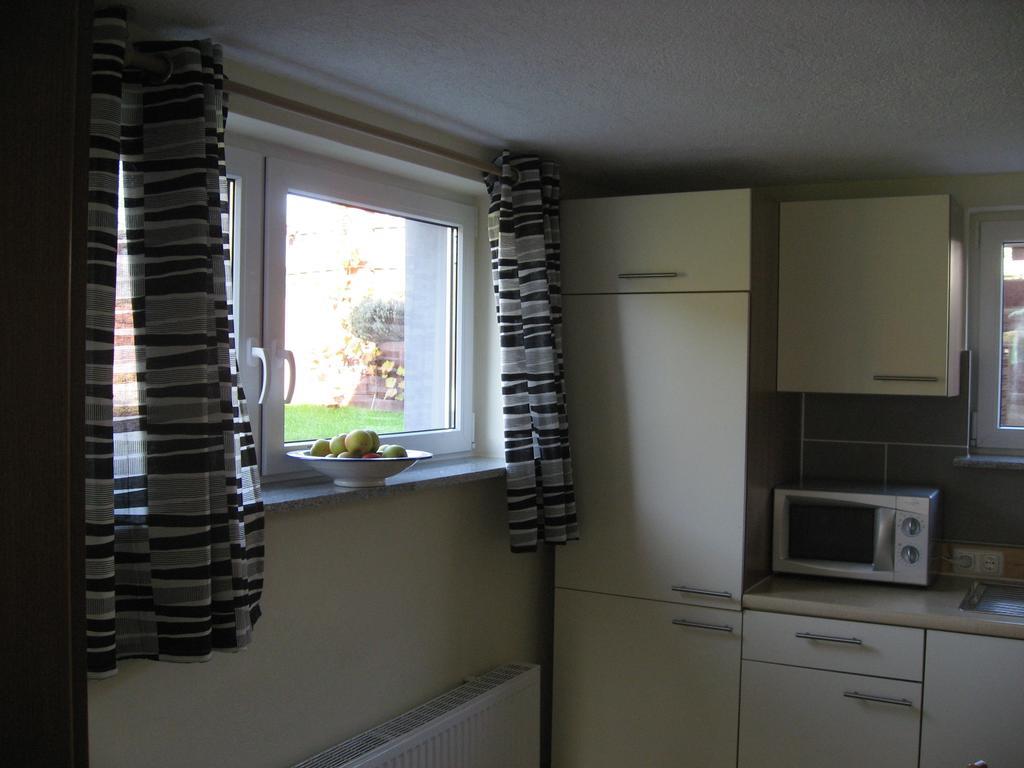 Ferienwohnung Jena-Zoellnitz Zollnitz Pokoj fotografie